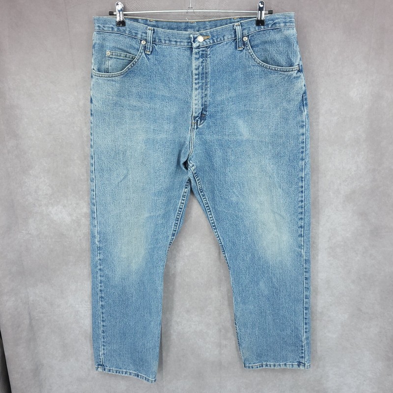 Wrangler Jeans Mens 40 x 30 Blue Denim Straight Leg Medium Wash Cotton 97T01VR