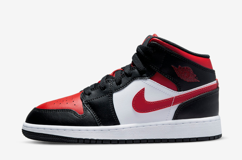 Nike Air Jordan 1 Mid Bred Toe Fire Red GS UK 5.5 US 6 EUR 38.5 554725-079 New gallery