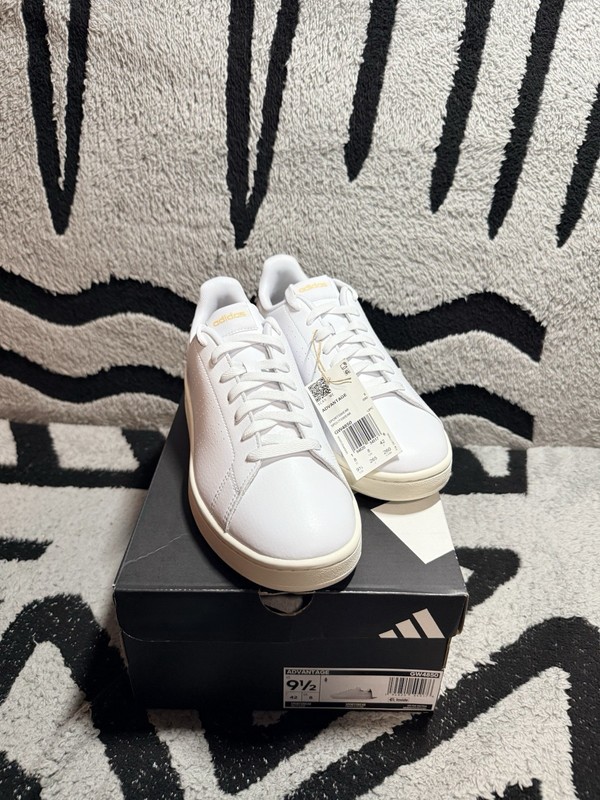 adidas Advantage Woman’s Low Top Leather Sneakers White Leopard 9.5W gallery