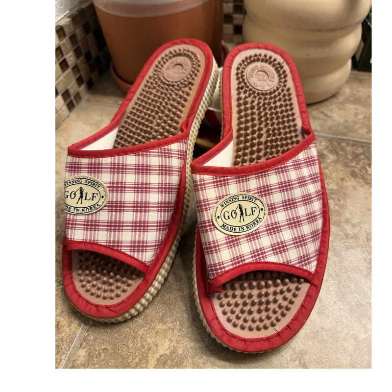 Winning Spirit Golf Women’s Size 10 Red/White Plaid Slide Slip-On Sandals Logo