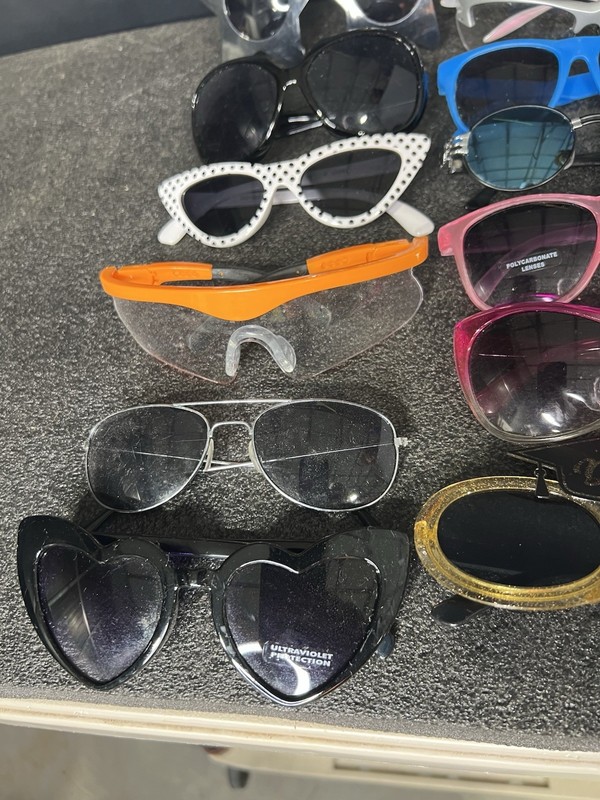 Sunglasses Lot 20 Pair. gallery