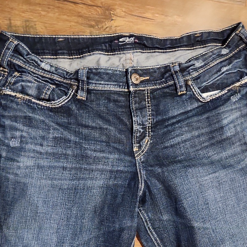 Silver Jeans Women's Size 14 Dark Wash Blue Capri Jeans Mid Rise 5-Pocket gallery
