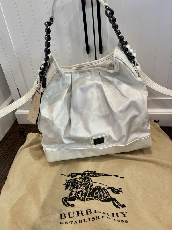 Authentic Burberry White Shoulder Bag Zip Closure Chain Strap w/ Orig Dust Bag