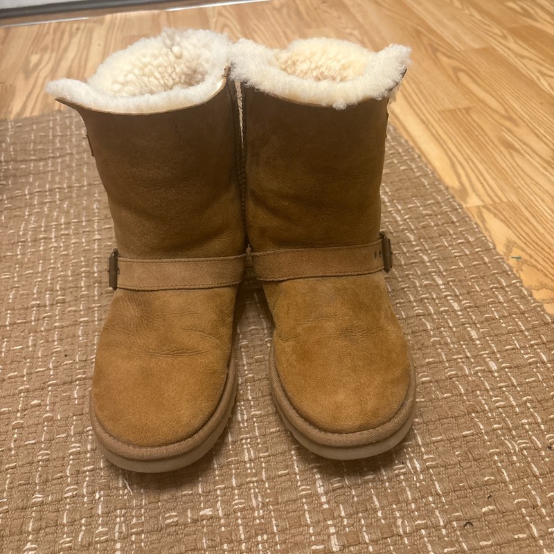 UGG’S Australia shearling Classic Short Dylan Boots SZ 8 Carmel