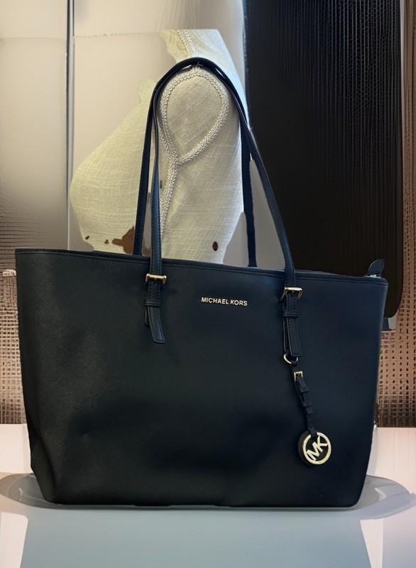 NEW Michael Kors Large Jet Set Traveler Multifunction Tote Black- 30T5GTVT2L