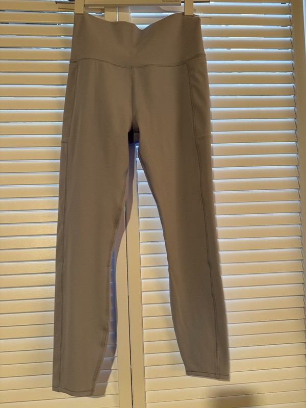 Vuori Size Small Light Purple 7/8 Leggings Women’s