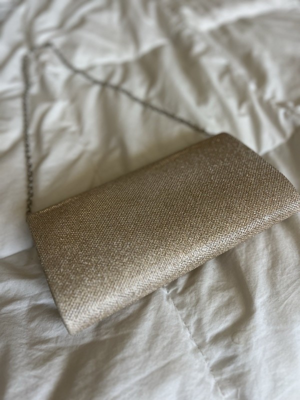 Gold glitter clutch with chain strap #glamour #party #eveningwear