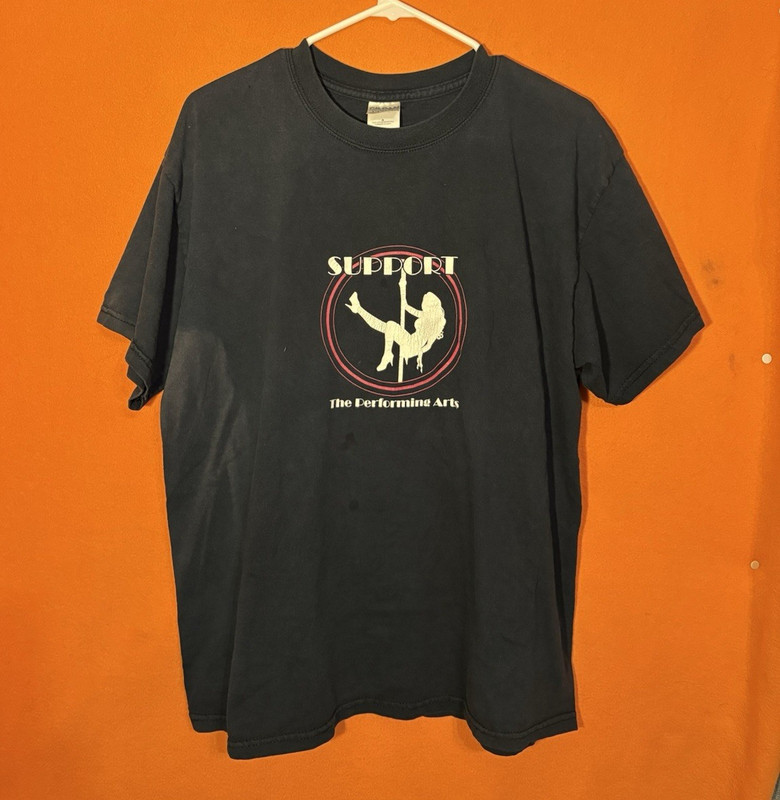 Random Vintage tee , Gildan Cotton Men’s L Black Performing Arts