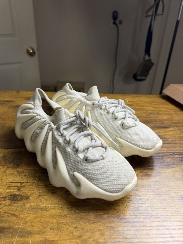adidas Yeezy 450 Cloud White Gray Men’s Lace-Up Knit Athletic Sneakers Size 8