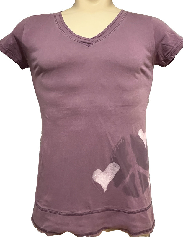 Life Is Good Distressed Hearts Peace Sign Women’s T-shirt Medium Purple
