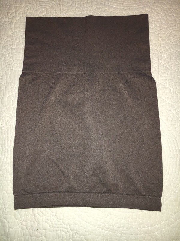 NWOT YUMMIE Firm Shapewear Half Slip Skirt – Mink -size M/L – w/ Non-slide edge.