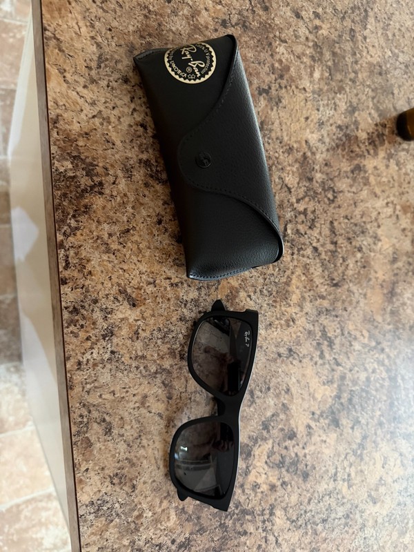 Ray-Ban Justin Classic Unisex Grey Lens Black Sunglasses – (RB4165 622/T3)