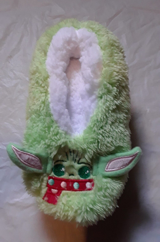 STAR WARS MANDALORIAN FUZZY BABBA HOLIDAY SLIPPERS NWT 7-9 1/2