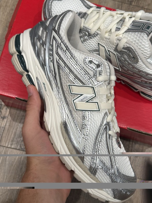 New Balance 1906R Silver Metallic Sea Salt Size 11 Men's Shoes Sneakers gallery