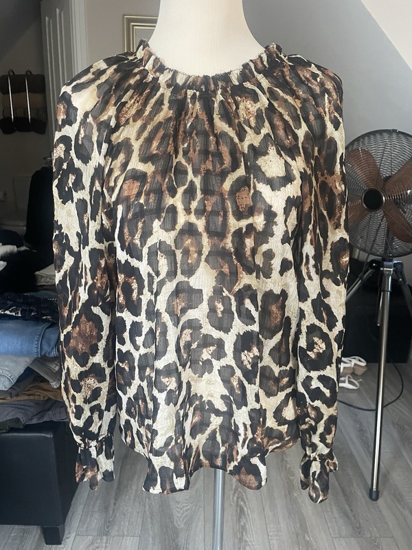 Peacocks Women’s Leopard Print Blouse With Fluted Collar Size 10 NWOT