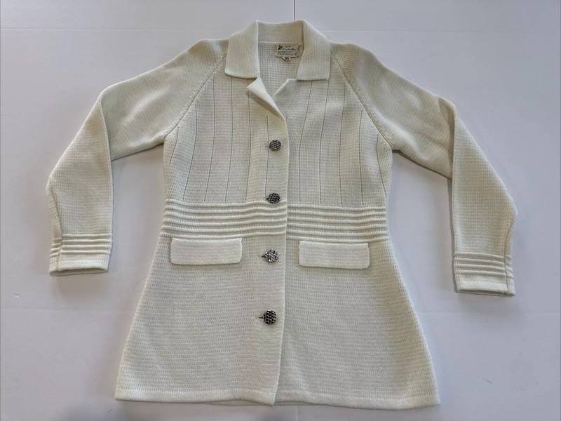 BEAUTIFUL VINTAGE 100% ACRYLIC FIBRE SWEATER JAPAN MADE SEE PHOTOS FOR SIZE