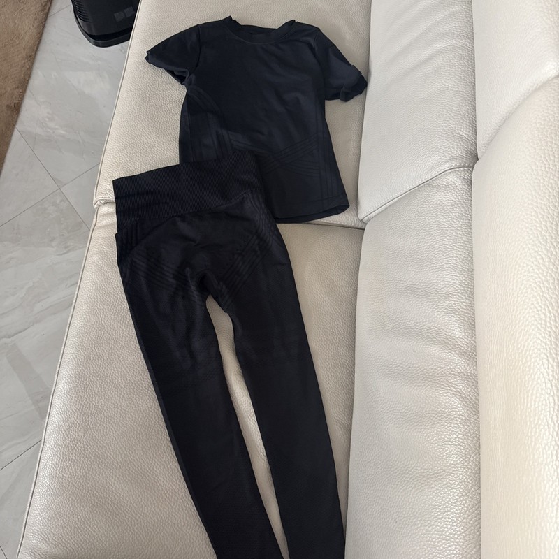 Ionix Labs Black Two Piece Set Size Small. Improve blood flow. Workout set