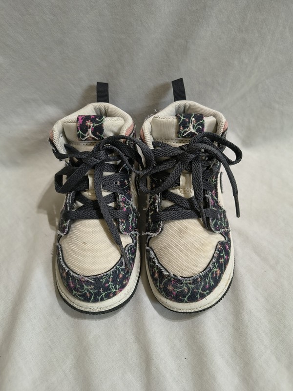 Nike Air Jordan White Pink Floral Hitops Toddler 9C Excellent!