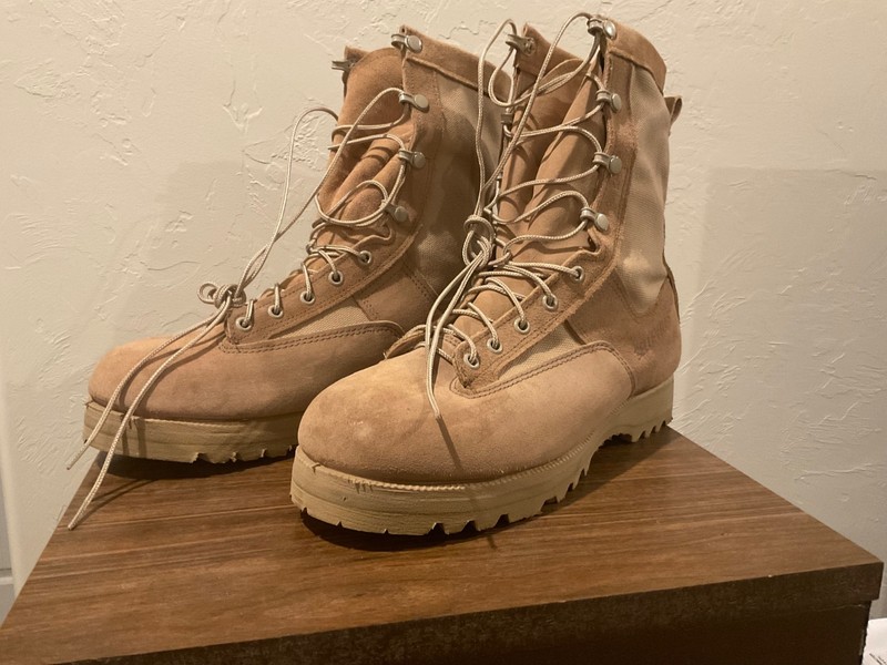 Belleville Gore-Tex Men’s 10.5 R Tan Boots, Vibram Soles, Excellent Cond. USA