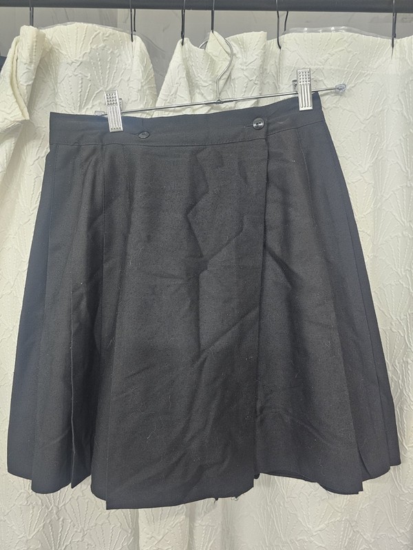 Junior’s Size 7 Black Pleated Wrap Style Polyrayon Skirt By 35th & 10th