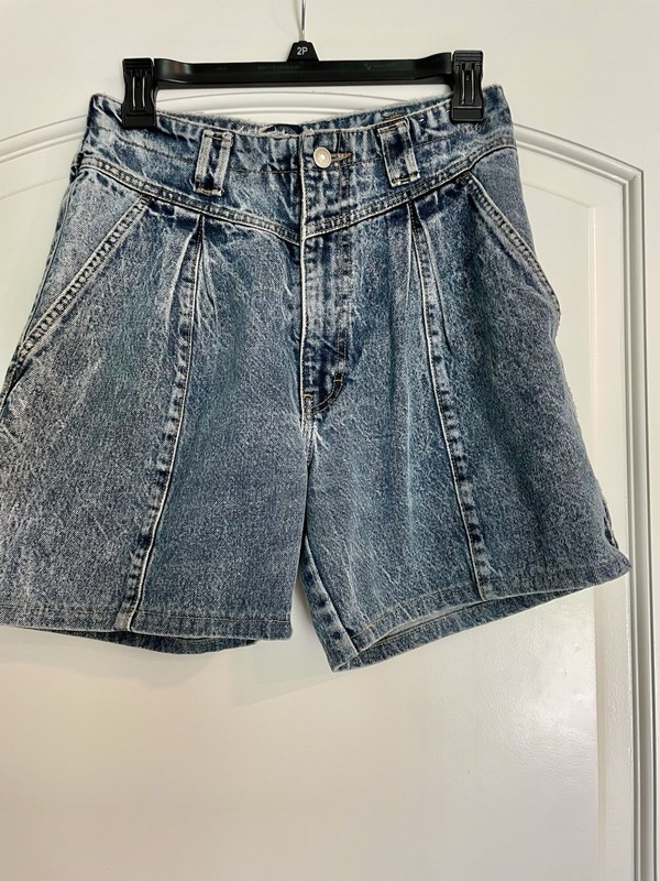 Jordache Studio Vintage High Rise Pleated Mom Denim Shorts Blue Cotton Size 10