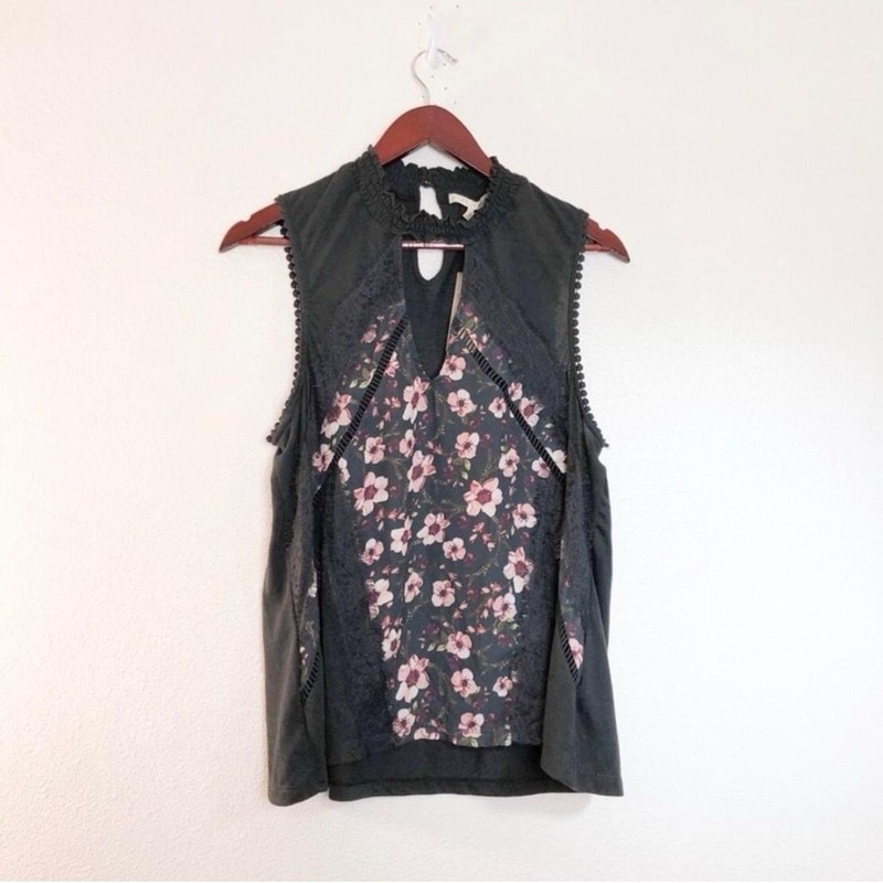 Hint of Mint Gray Floral Lace Short Sleeve Top Women’s Size XL gallery