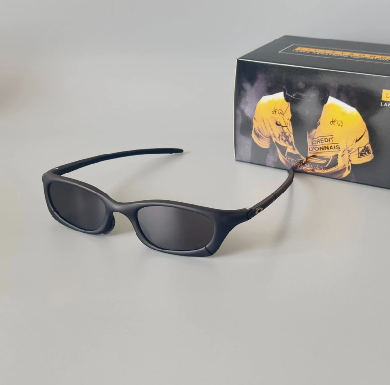 Oakley Magnesium Four Sunglasses Black Frame Black Lens Vintage gallery