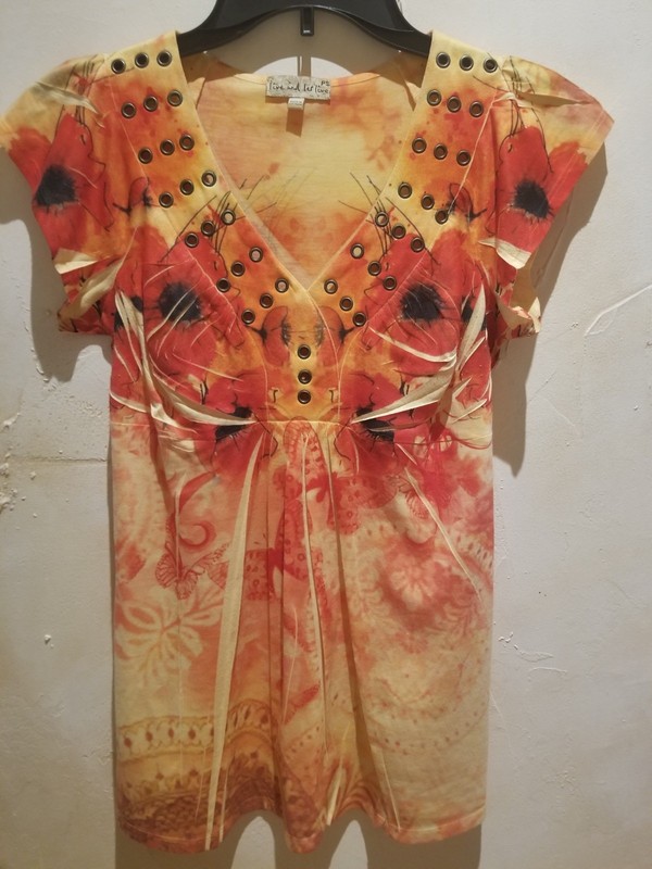 LIVE AND LET LIVE “ARTSY”, Colorful “BOHO” Top with CAP Sleeves SIZE PS
