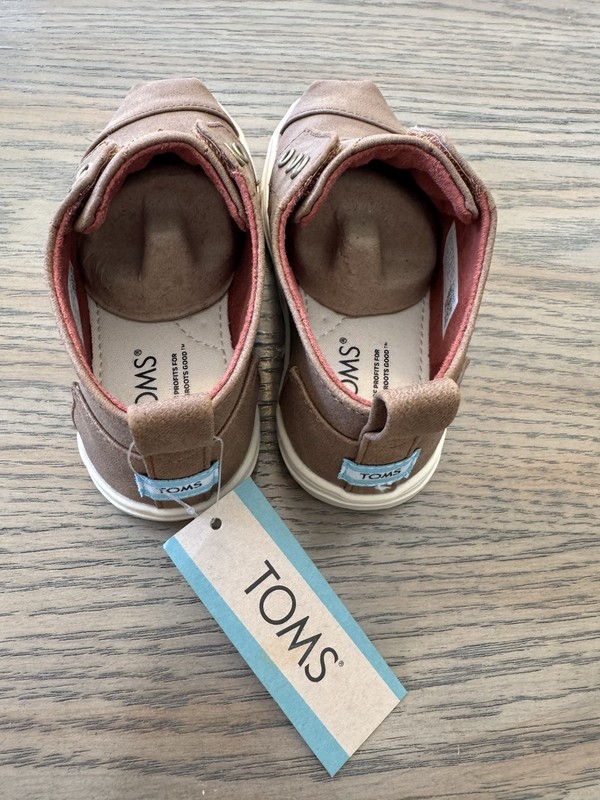 NEW TOMS Botas Cupsoles Toffee Microsuede Sneakers Toddler Boys Size 9 gallery