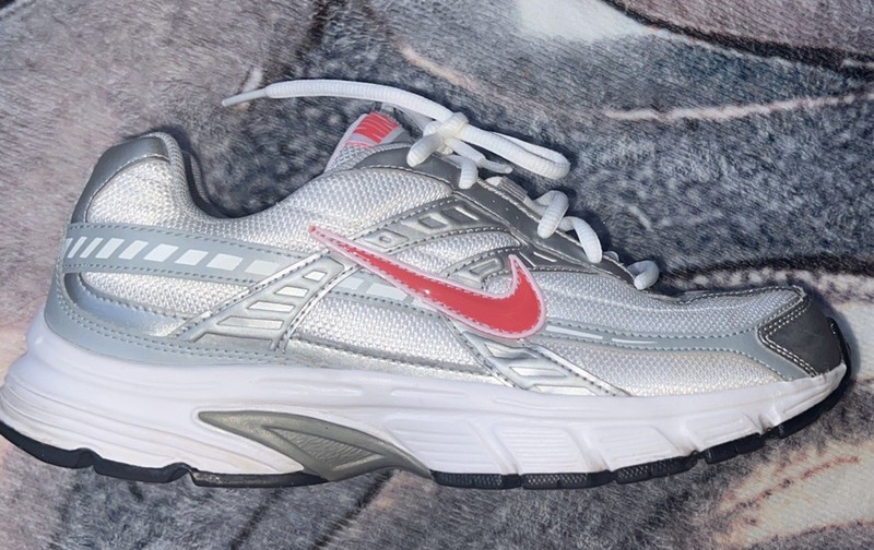 Size 9 - Nike Initiator White W gallery