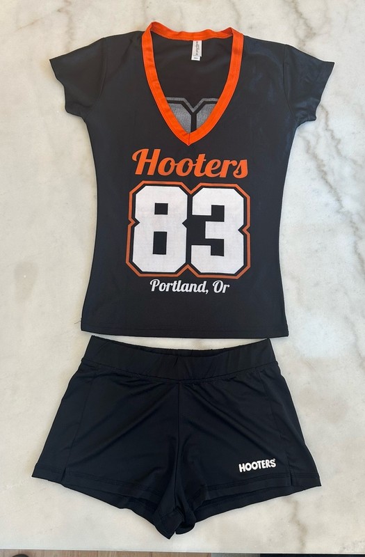 Hooters In Your Face Apparel #83 Women’s V-Neck T-Shirt S Black/Orange