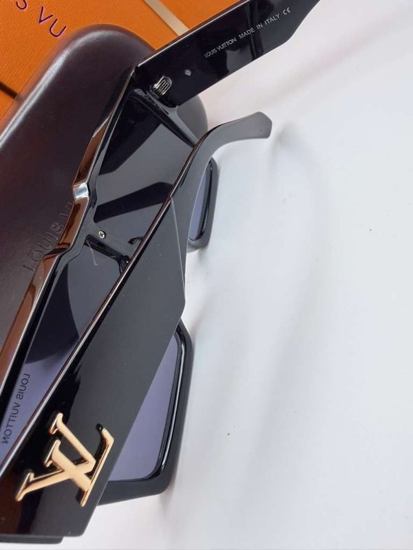 Louis Vuitton Z1578E Cyclone Shield Sunglasses Black LV Crystal Logo New w/ Box gallery