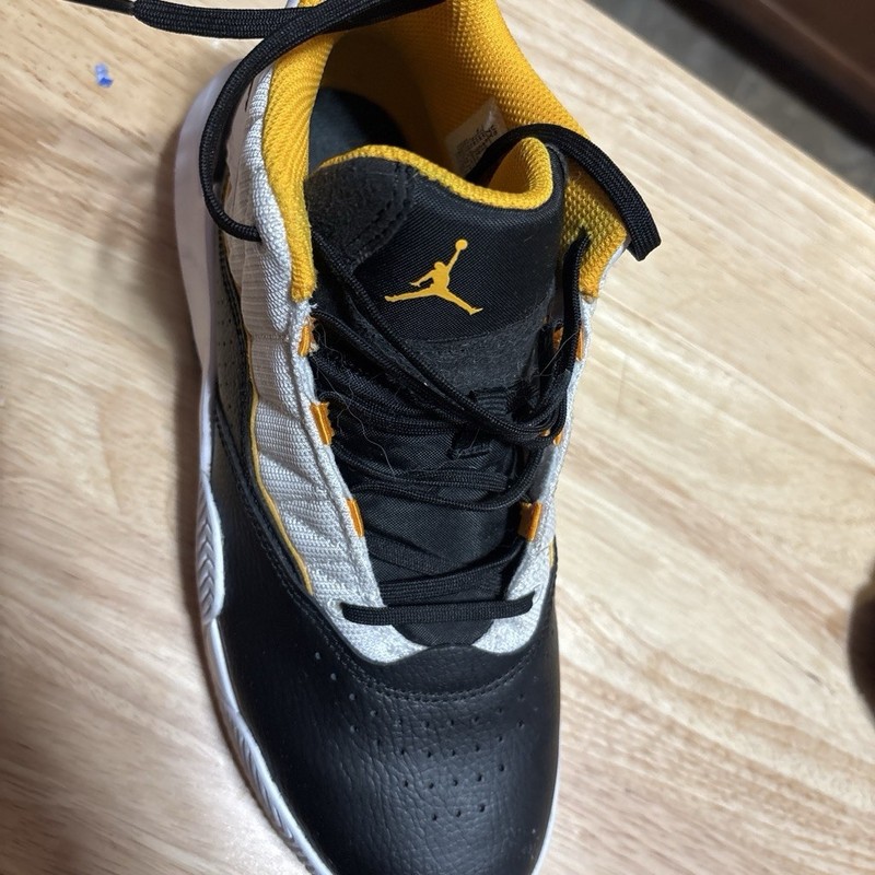 Jordan Jumpman Two Trey GS Mid Top Leather Sneakers Black/White/Yellow 7Y gallery