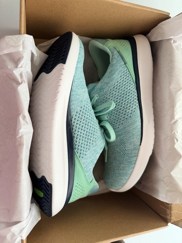 New! Discontinued! Kizik Lima Spearmint Women’s Athletic Sneaker W Size 9.5