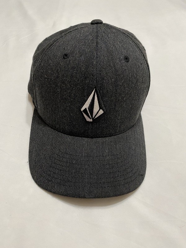 Volcom Men’s Baseball Cap Dark Gray FlexFit L-XL