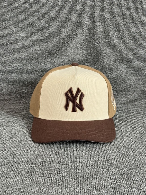 Mitchell & Ness Yankees Snapback Cap Brown Cream Curved Brim Retro Hat