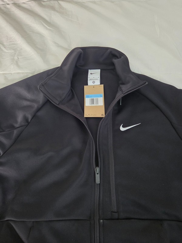 Nike Men's Black Full-Zip Chest Swoosh Jacket Medium (M) gallery