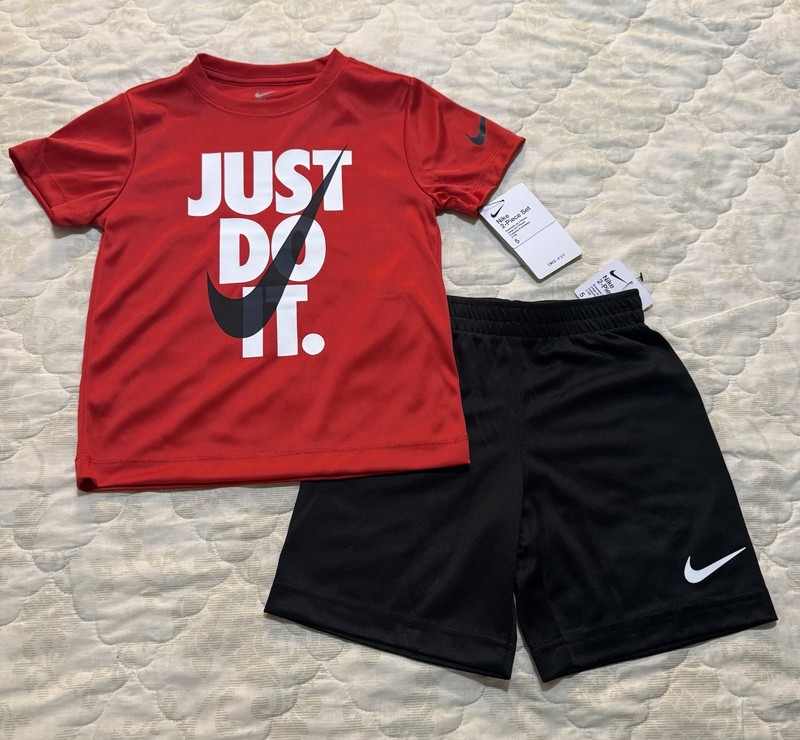 Nike Boys Outfit Set 2 Piece Shirt and Shorts Size 5 Red Black New