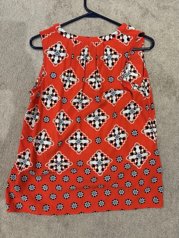 Women’s Red Geometric Print Tank Top, Sleeveless V-Neck Pullover, Medium