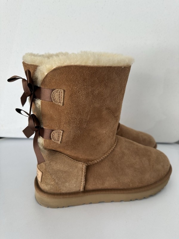 UGG Australia Womens Bailey Bow II Boots, Chestnut size 9 Retail $225