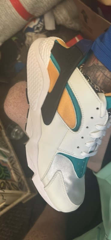 Nike Air Huarache Men’s Low Top Lace-Up Colorblock Sneaker White Teal gallery