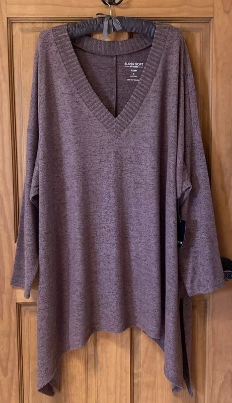 TORRID SWEATER SUPER SOFT PLUSH TUNIC TOP V NECK 4 4X 4XL 26 NEW