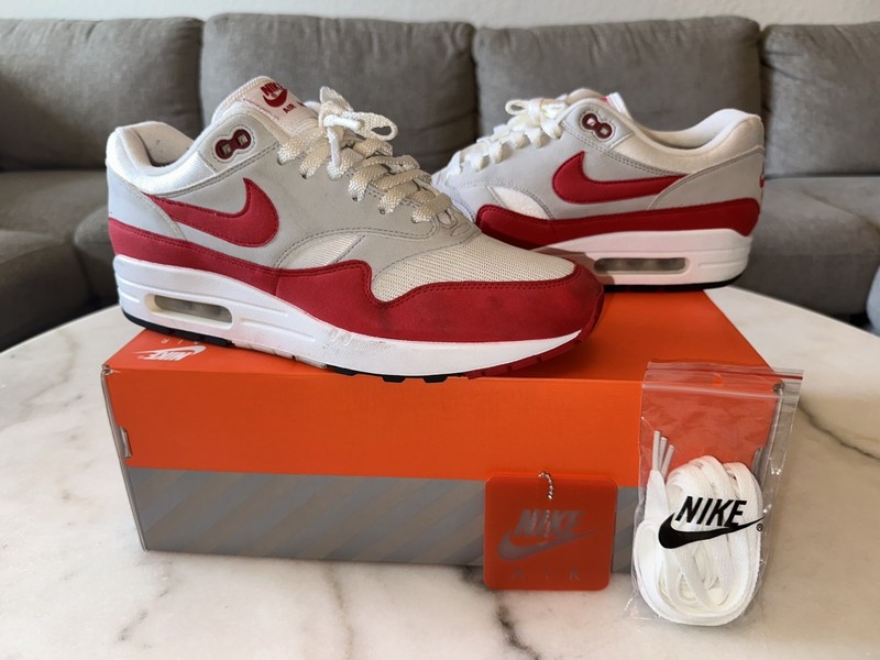 Nike Air Max 1 Anniversary QS 2017 – White/University Red: Size 9.5 (908375-103)