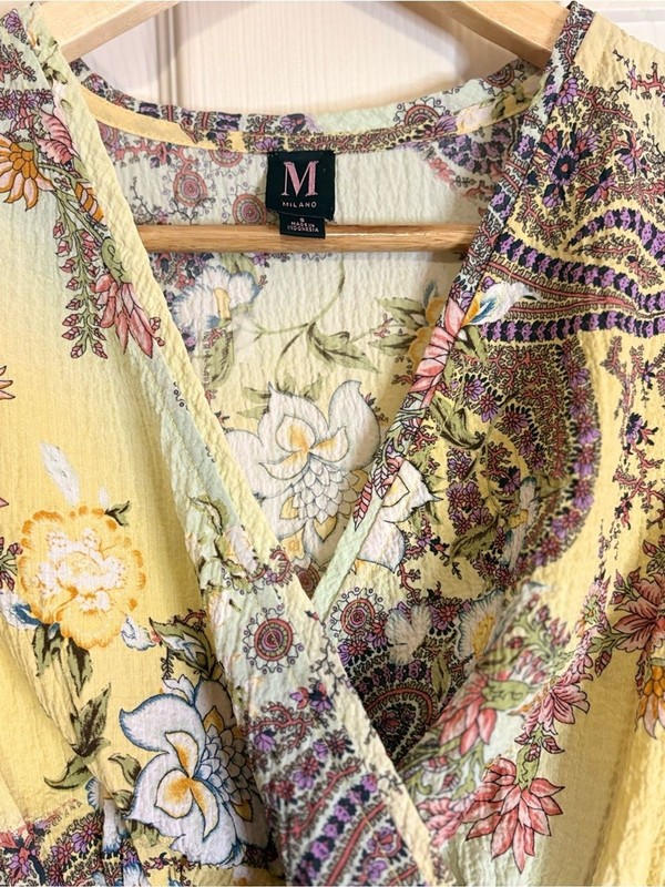 Milano Boho Paisley Floral Crinkle V-Neck Bell Sleeve Blouse Size Small gallery
