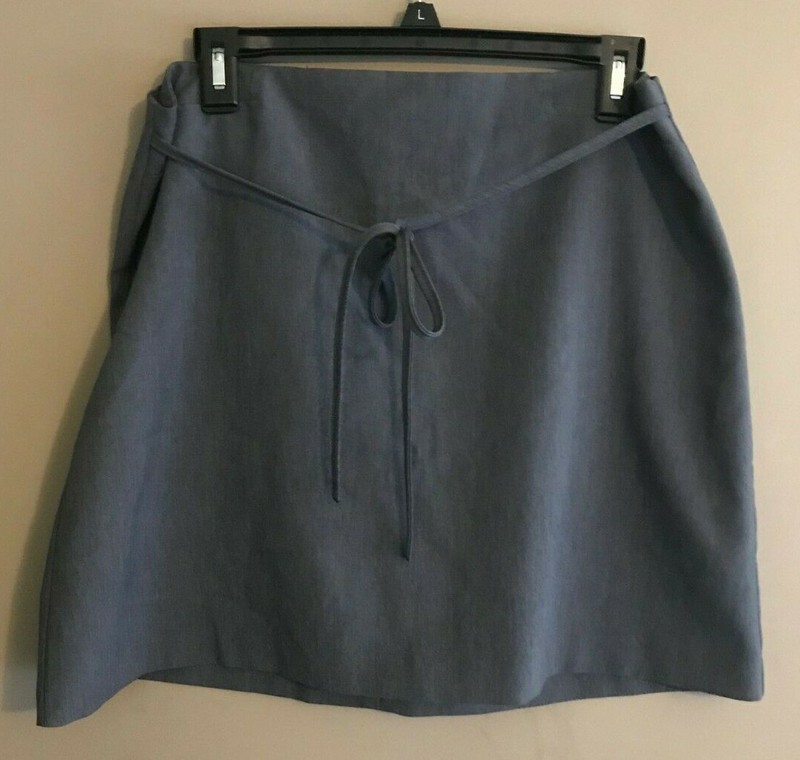 Women’s Mandee Size 13 – Gray Above Knee Skirt w/ No Lining 32″ x 16″