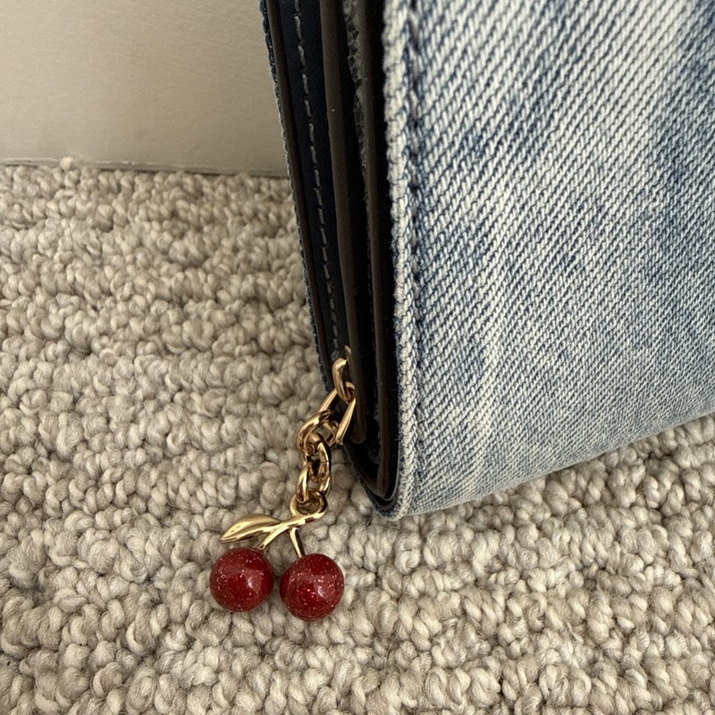 🍒 COACH Snap Wallet In Loved Denim With CHERRIES Charm CEC35 Gold/Light Indigo gallery