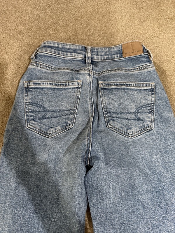 Womens American Eagle Strigid Ripped Knee Light Wash Mom Jeans Size 00R gallery
