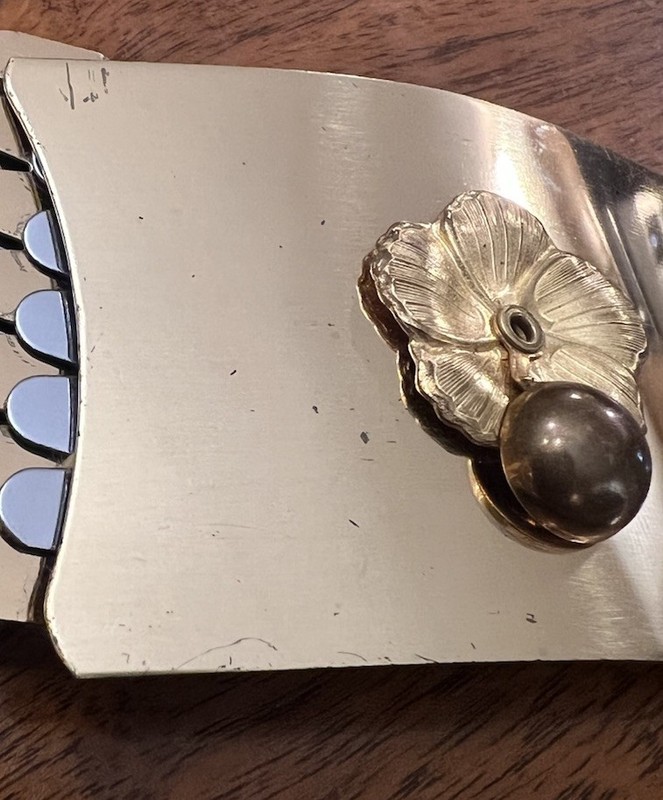 Vintage Gold Tone Metal Fish Scale Retro Womens Fashion Stretch Belt 1970's/80's gallery