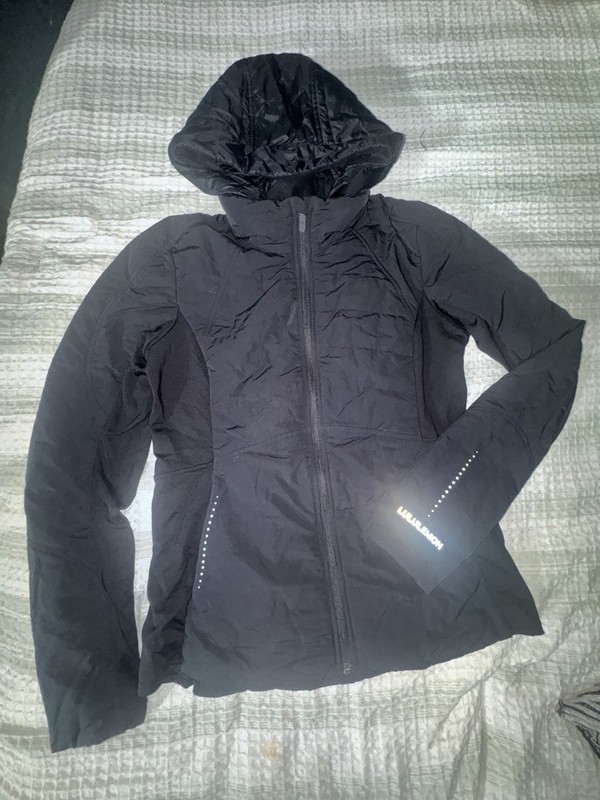 Lululemon Women’s Down For It All Jacket Size 10 Black Hooded Puffer (Bnegra)