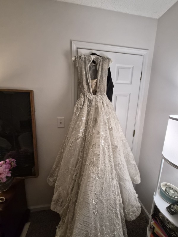 Milla Nova Ivory Ball Gown V-Neck Lace Beaded Sequin Train Wedding Dress 4/6/8 gallery